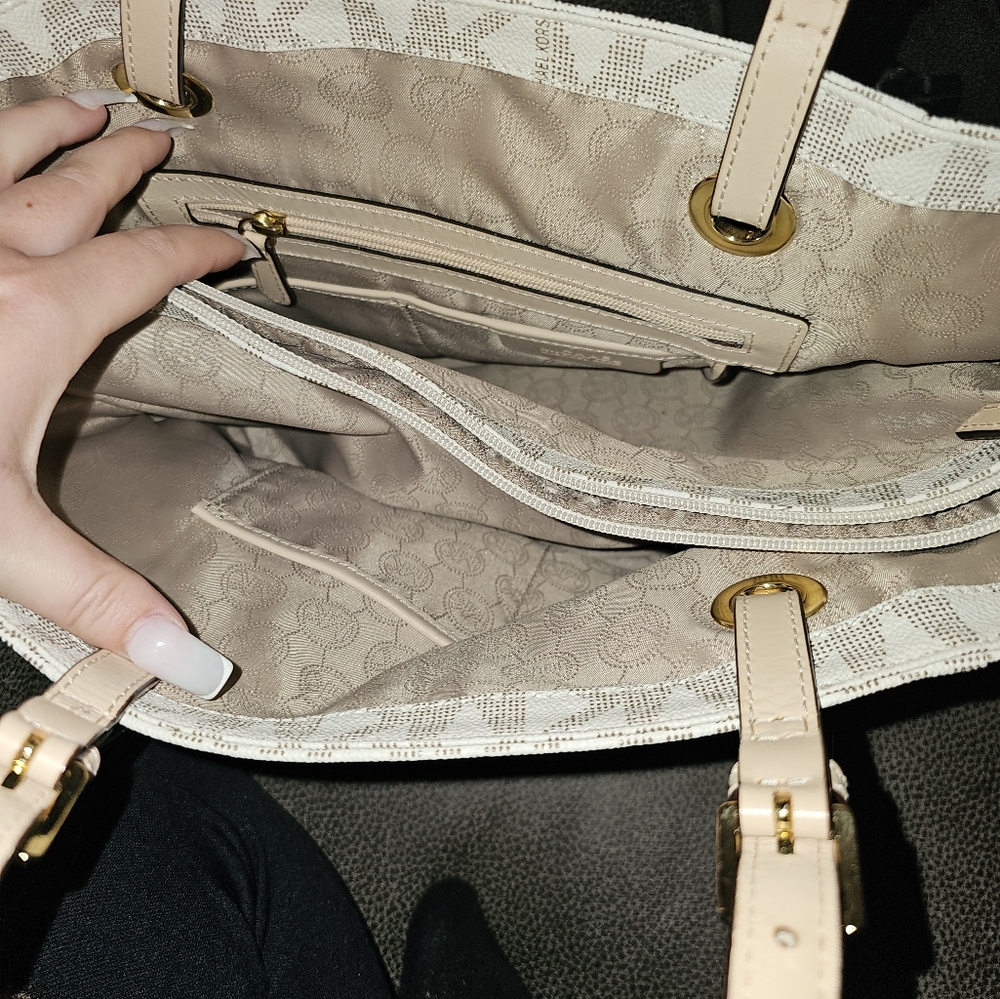 Micheal kors purse
